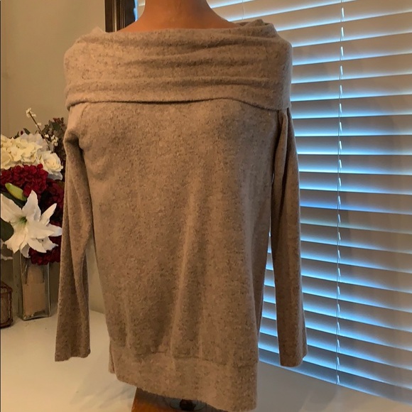 off the shoulder sweater - Picture 1 of 3